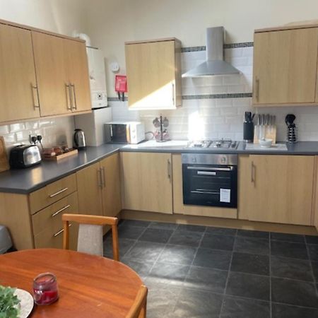St Annes Apartment 4 - Sleeps 6 - Free Parking Lytham St Annes Exteriör bild