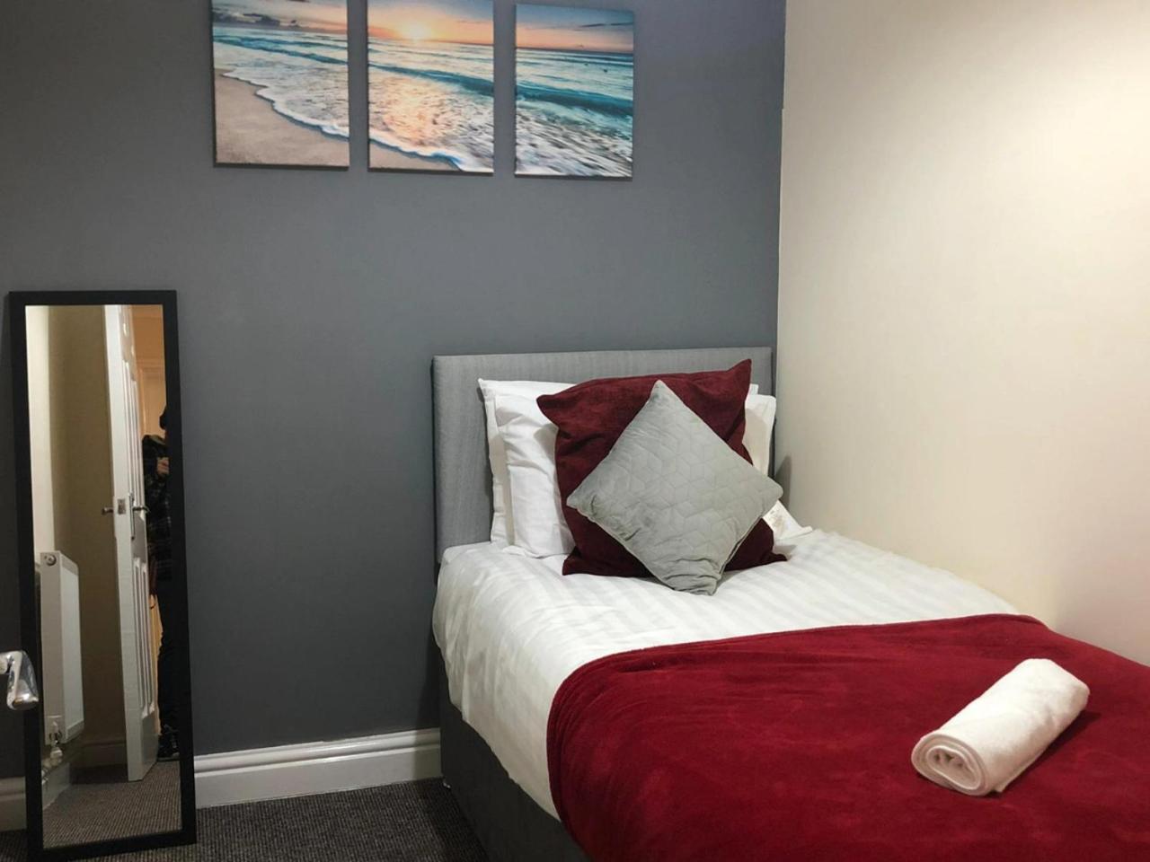St Annes Apartment 4 - Sleeps 6 - Free Parking Lytham St Annes Exteriör bild